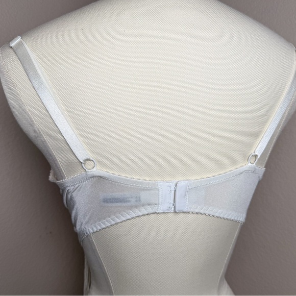 Y2K bebe Lace Fringe Bustier Corset Top Cream Satin Medium - Picture 4 of 5